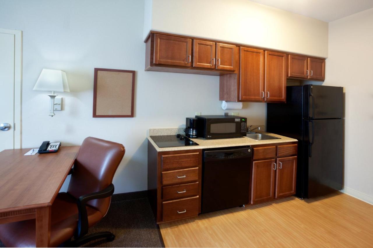 Candlewood By Ihg Victoria